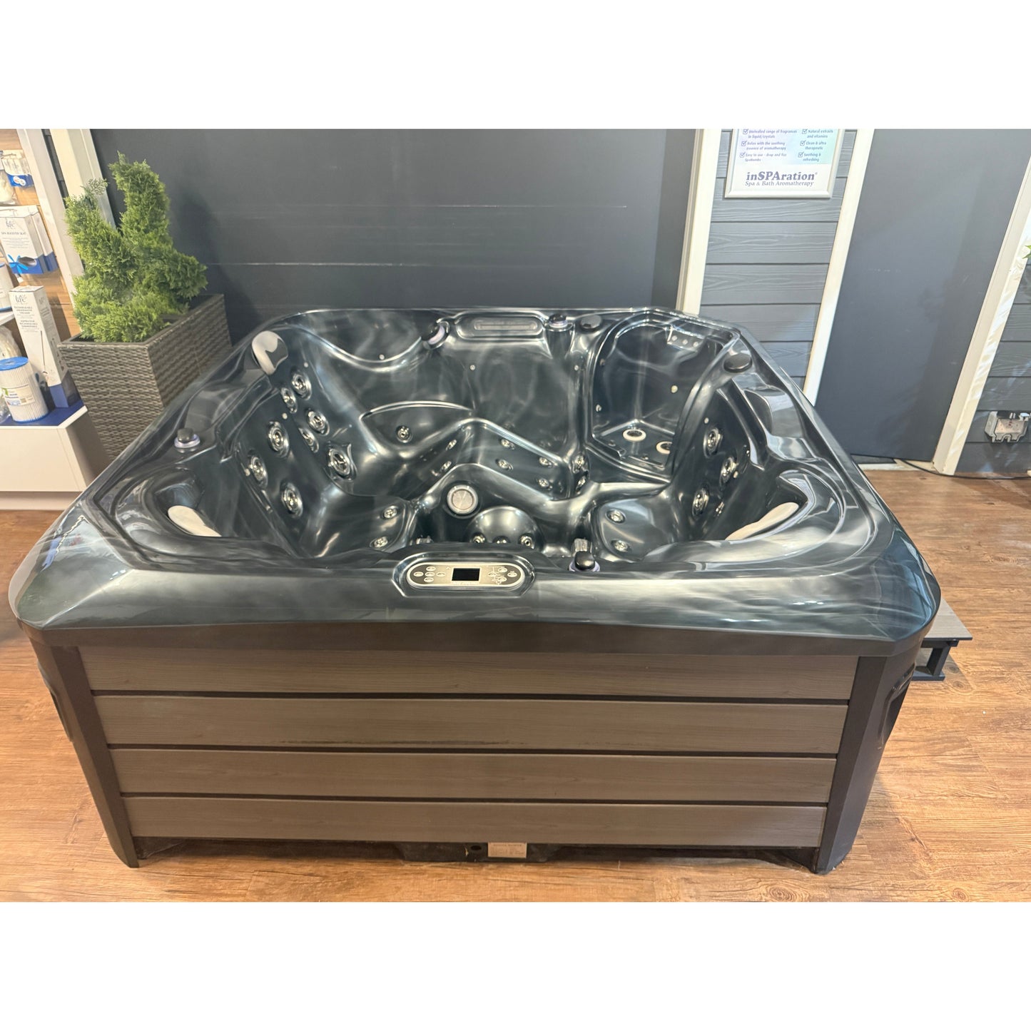 Refurbished 2nd Hand Pre Owned - Platinum Santorini Hot Tub