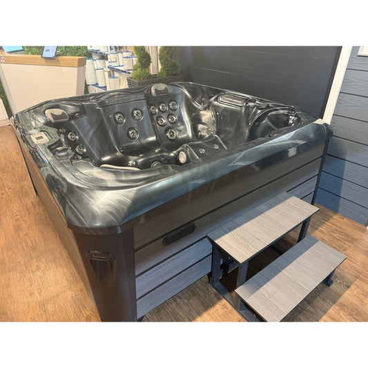Refurbished 2nd Hand Pre Owned - Platinum Santorini Hot Tub