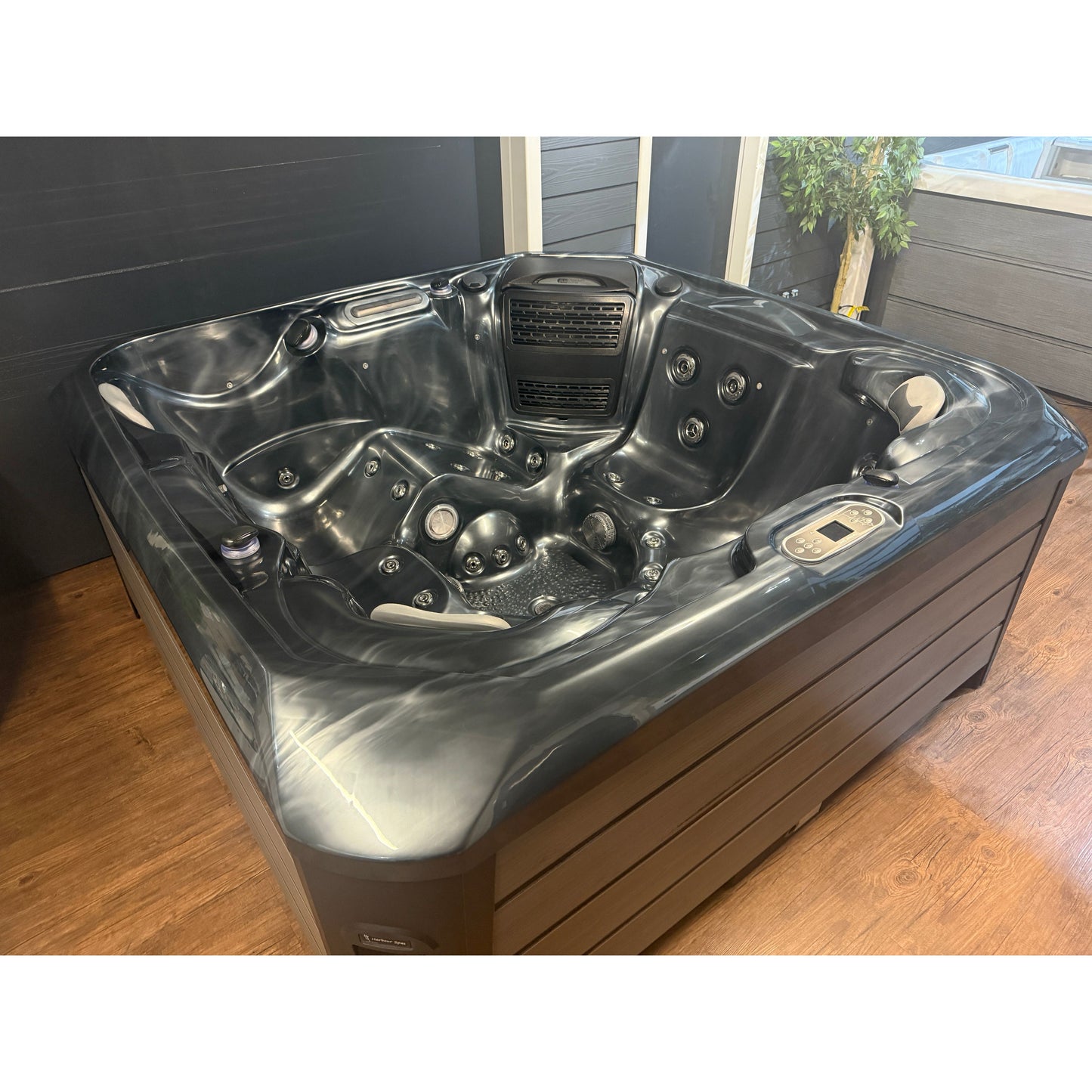 Refurbished 2nd Hand Pre Owned - Platinum Santorini Hot Tub