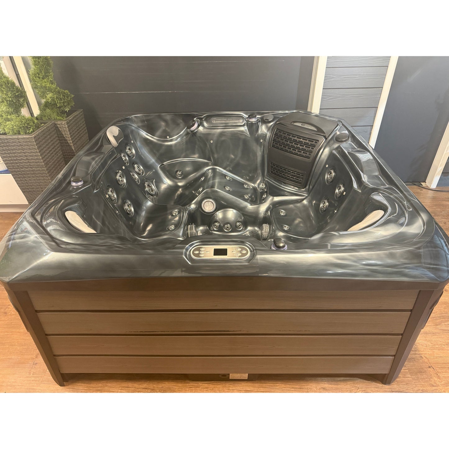 Refurbished 2nd Hand Pre Owned - Platinum Santorini Hot Tub