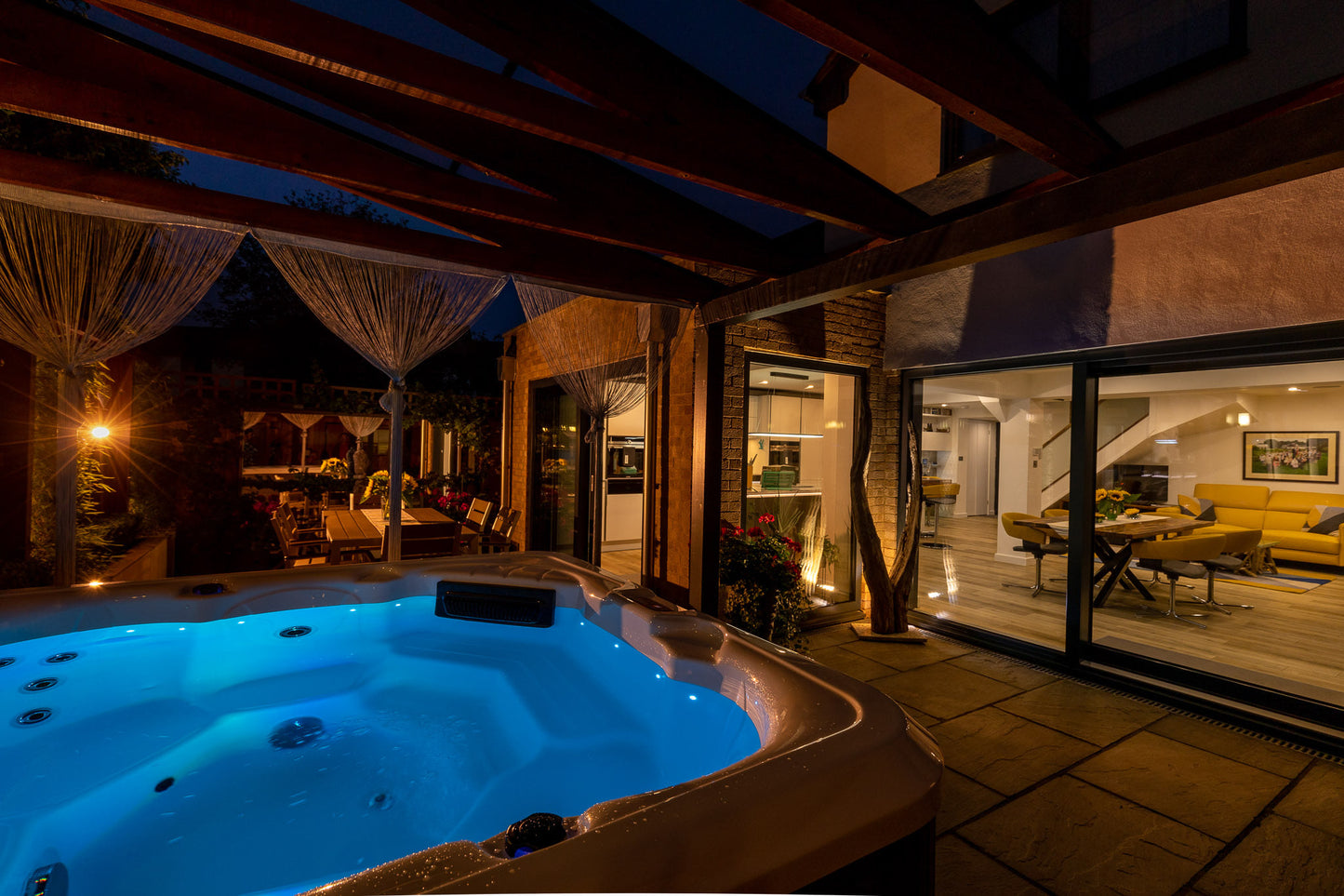 Holiday Let Hot Tub - HL525