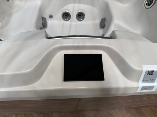 EX-DISPLAY - Sundance - 880 Altamar Hot Tub