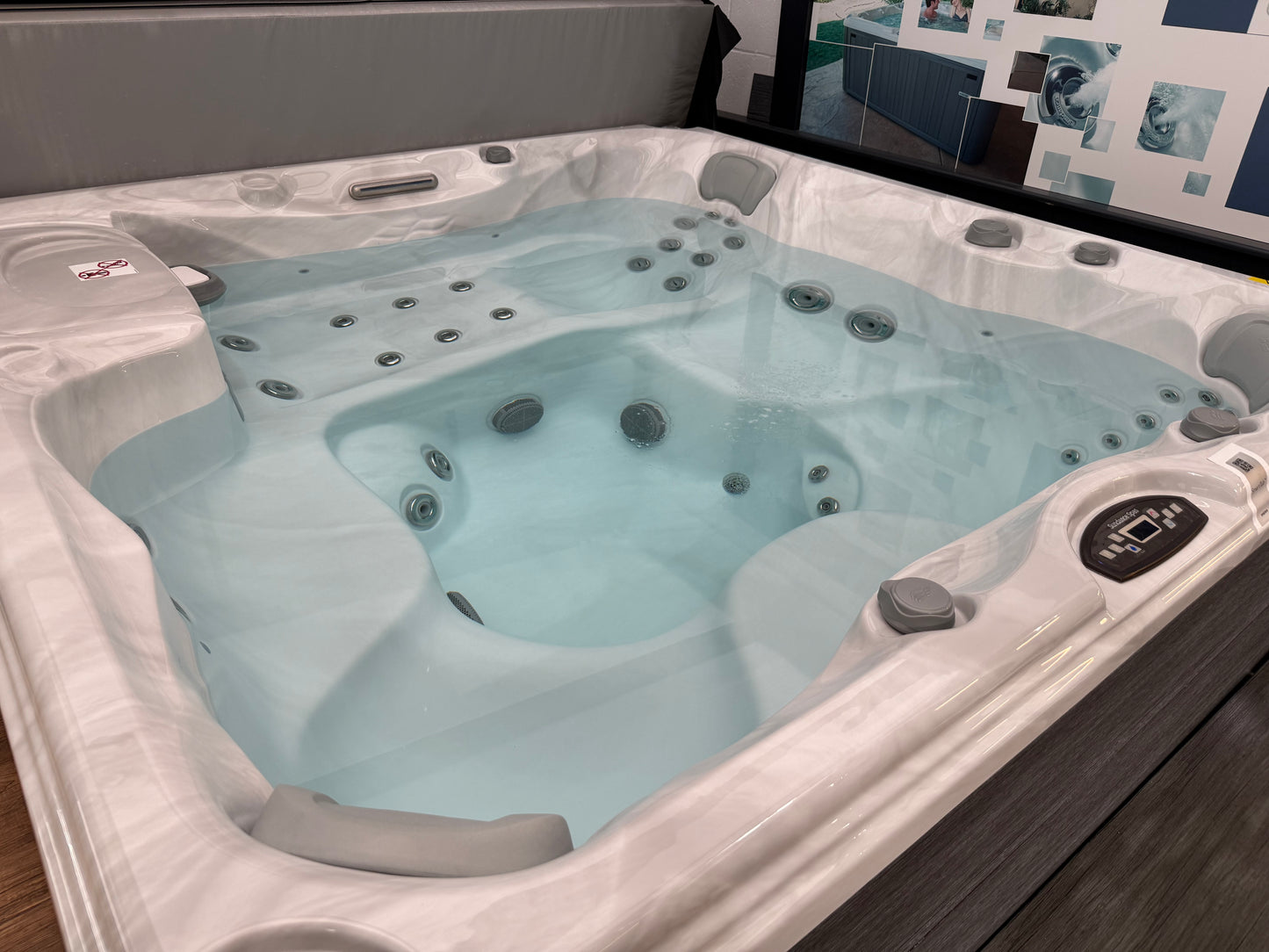 Ex-Display Sundance® Spas - 780 Series Hamilton
