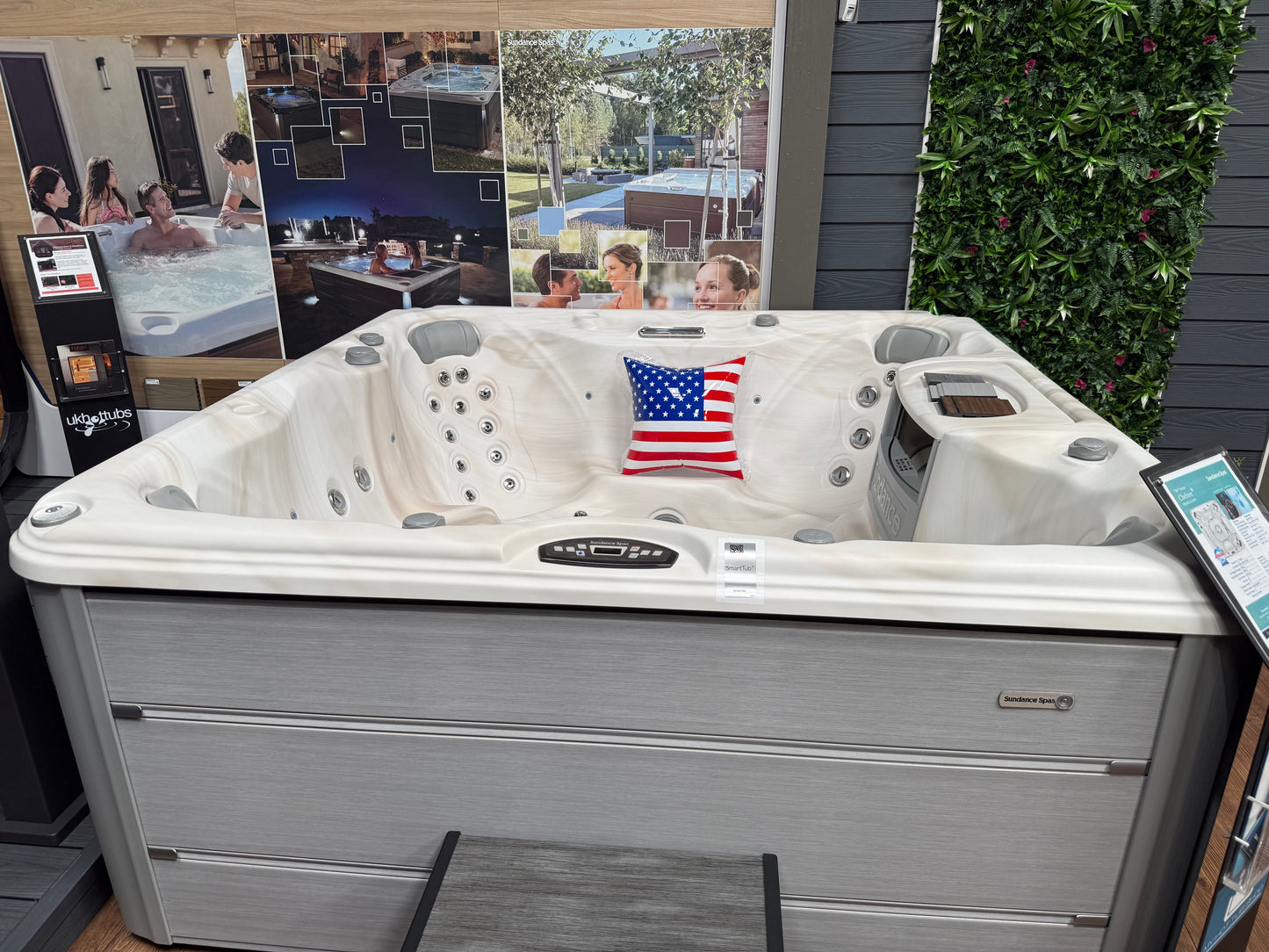 Ex-Display Sundance® Spas - 780 Series Chelsee