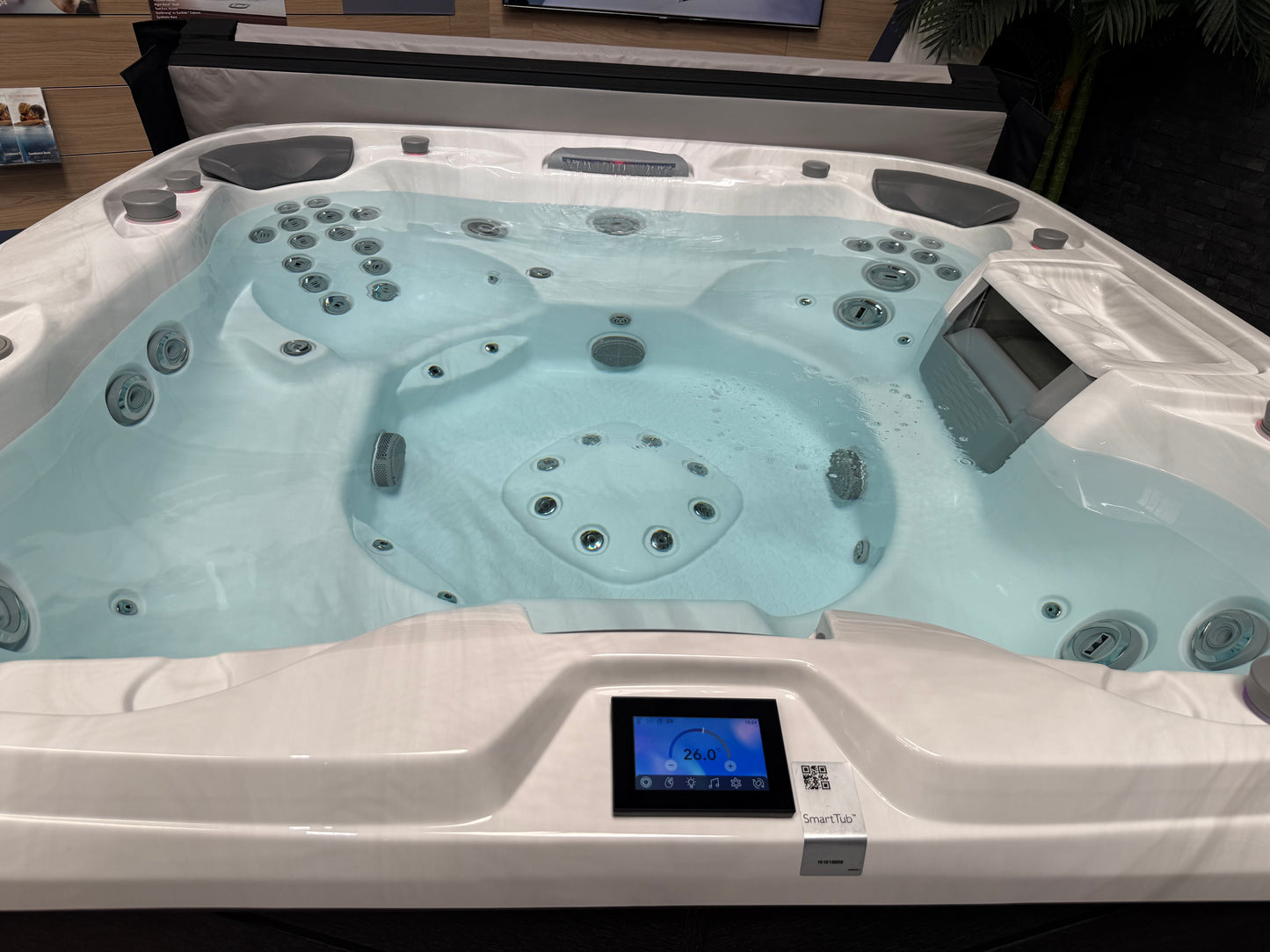 EX-DISPLAY - Sundance - 880 Optima Hot Tub & Nexus 7 Heat Pump