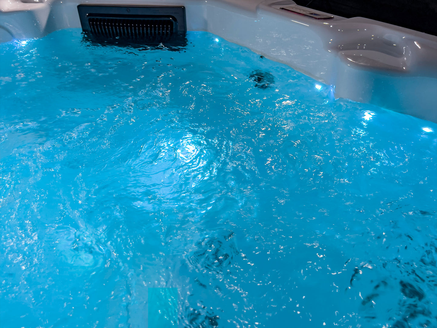 Holiday Let Hot Tub - HL730