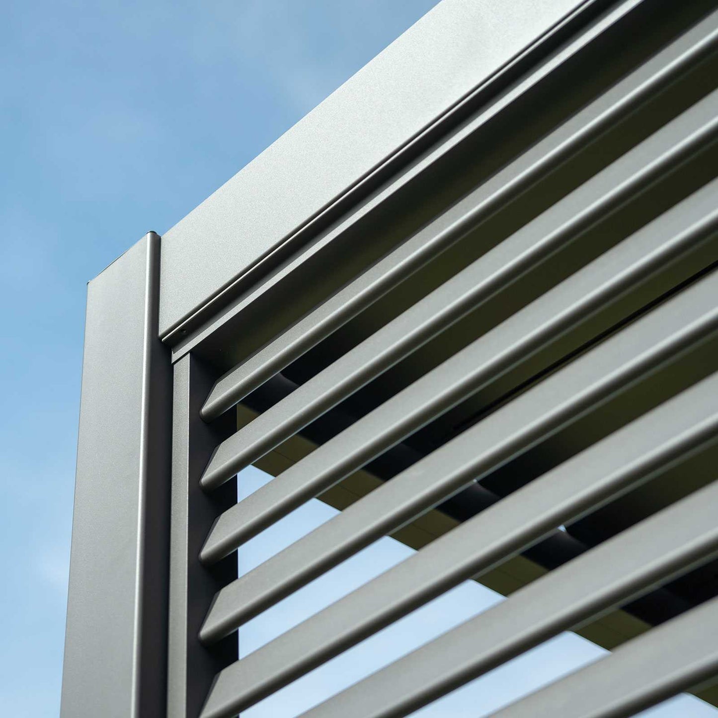 Fixed Horizontal Louvered Aluminium Panels